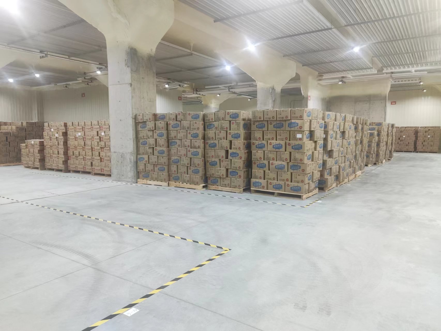 領鮮冷鏈攜手食品企業，提供專業冷凍倉儲服務，助力酒店用品高效配送